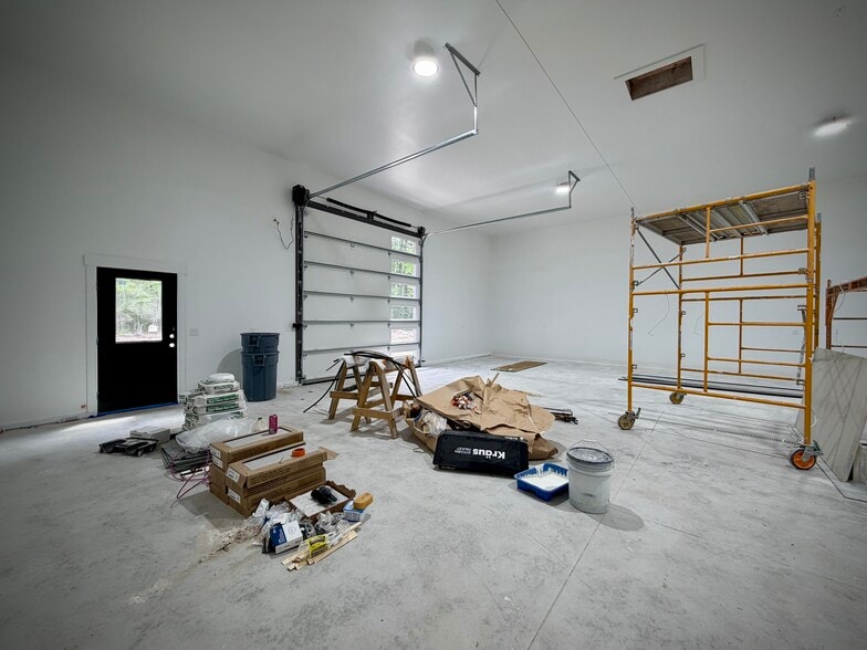 Building Photo - 10671 US 31