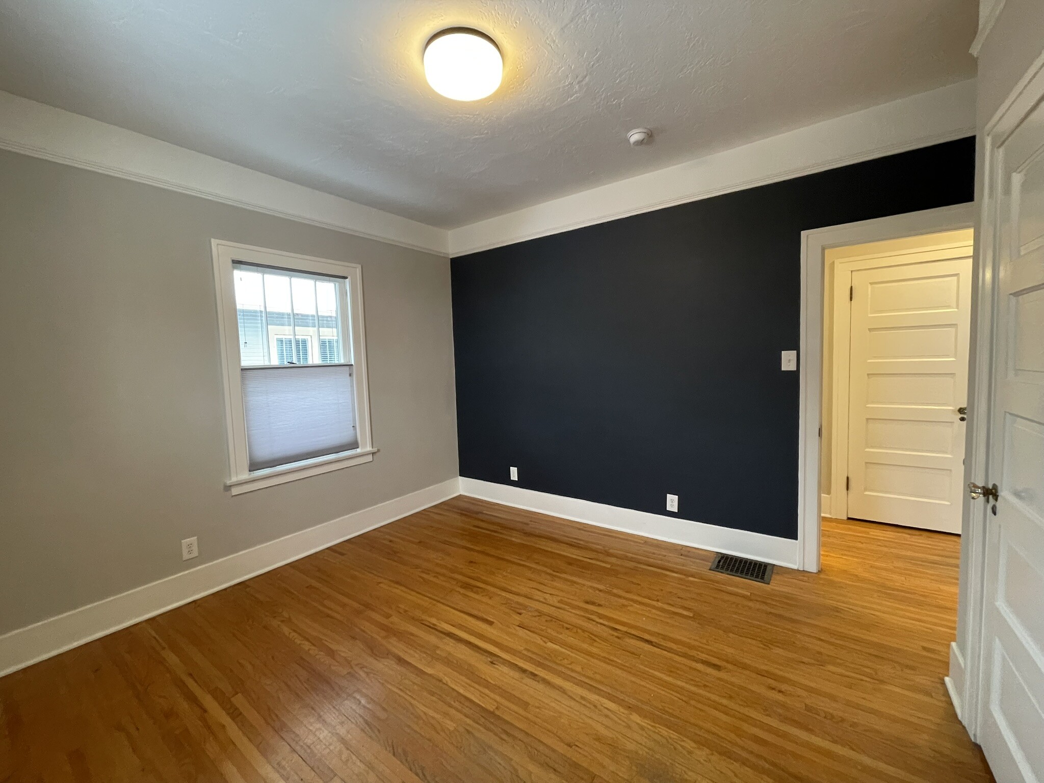 bedroom 3 - deep blue accent wall and up/down cellular blinds - 508 Daly Ave