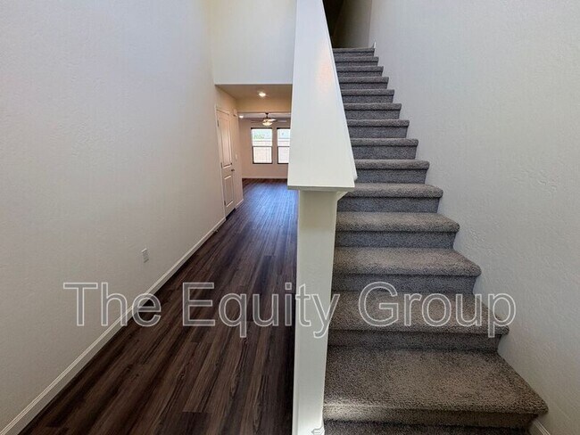 Building Photo - 1900 Oak Falls Ct