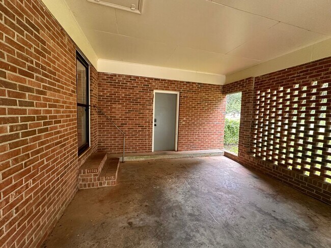 Building Photo - 418 Bishops Branch Rd