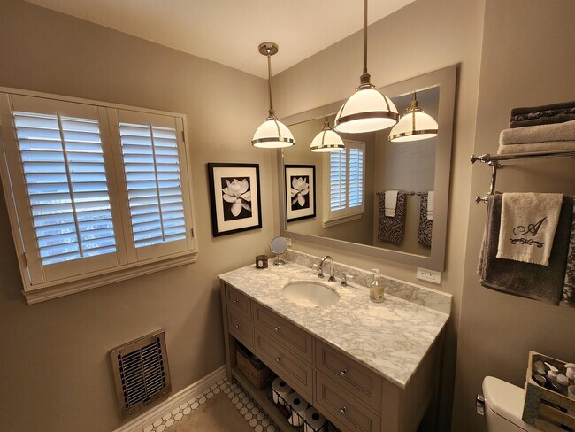 Building Photo - 1230 Oak Cir Dr