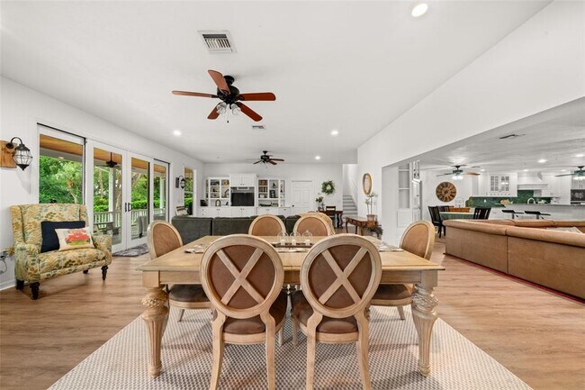 Building Photo - 2551 Lakeview Dr