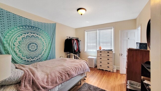 Building Photo - MODERN 1 BED 1 BATH CONDO IN THE FAN!!!!