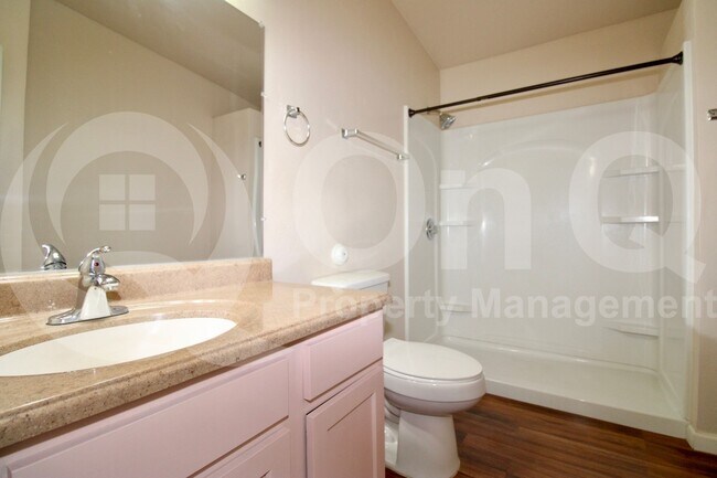 Building Photo - 4043 E Deseret Dr