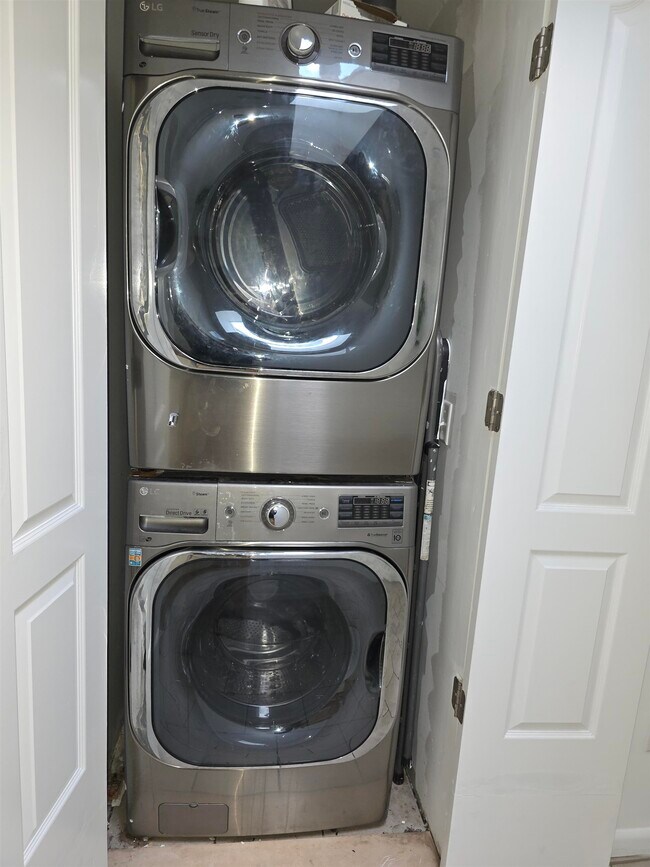 Building Photo - 40 Van Reypen St