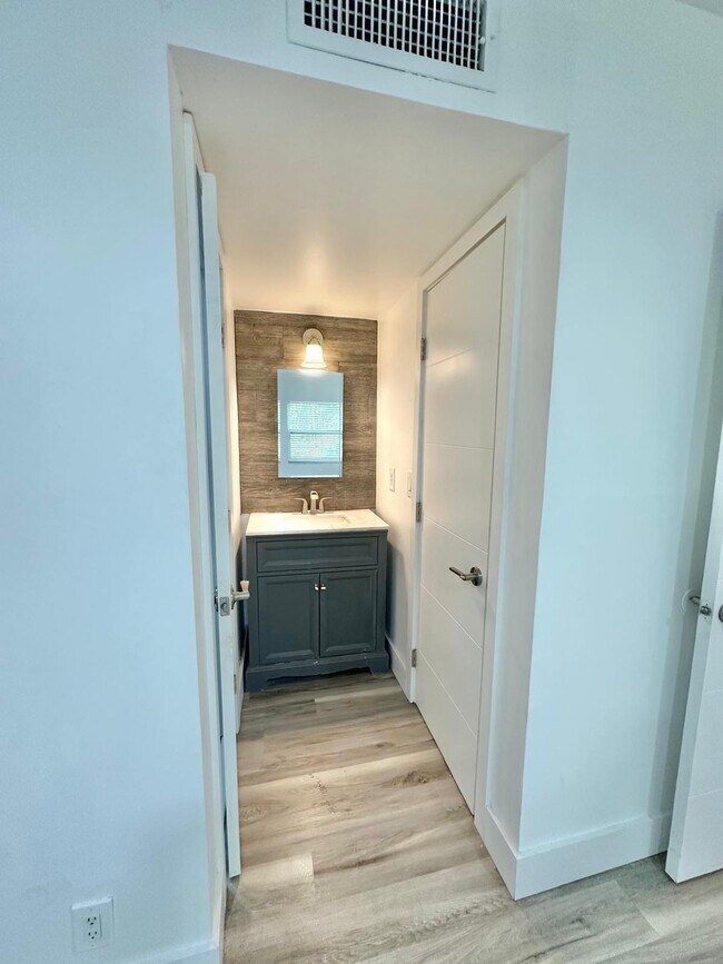 Building Photo - 610 NW 13th St