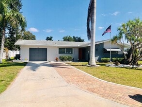 Building Photo - Experience this Short Term Furnished Off season Single Family 2/2 Pool home.
