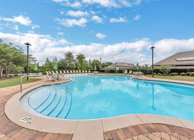 Building Photo - Redstone Commons 4bed/2bath Available Now!