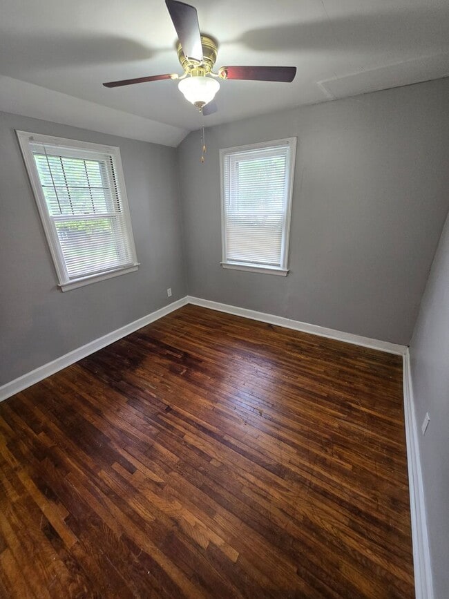 Building Photo - 3 BEDROOM SINGLE FAMILY