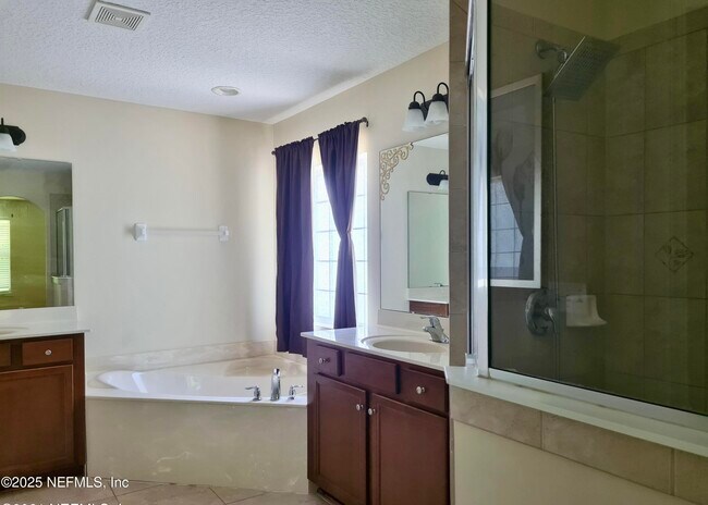 Building Photo - 300 Candlebark Dr