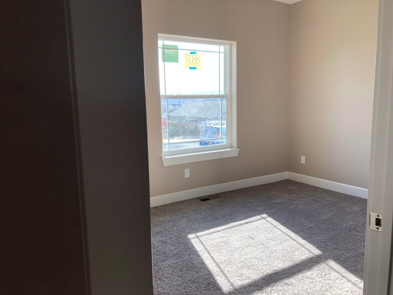 Building Photo - 8805 Juanita Dr