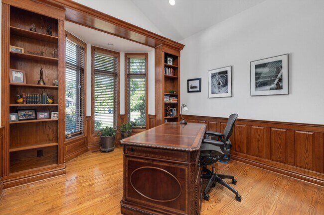 Building Photo - 7040 Royal Villa Ct