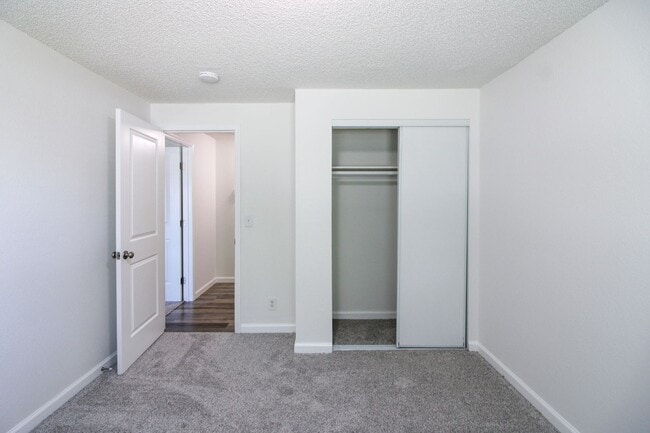 Building Photo - 1488 Warbler Dr SE