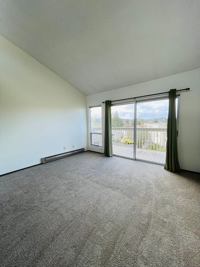 Building Photo - 925 SqFt, 2 Bed Condo in Coupeville, 20 Mi...