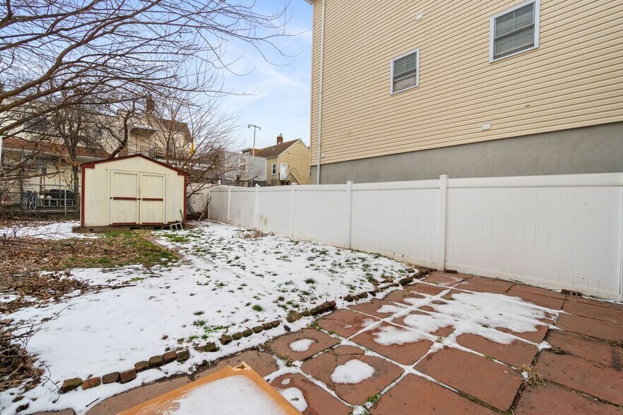 Building Photo - 120 Grant Ave