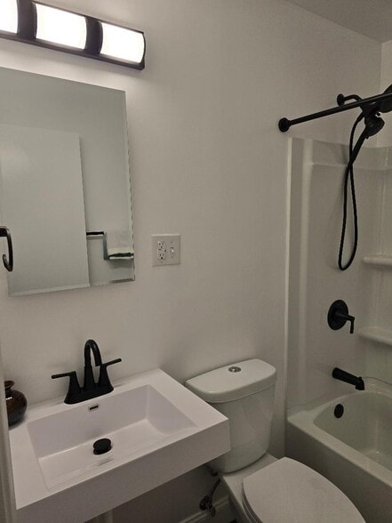 Building Photo - 4105 S Westnedge Ave