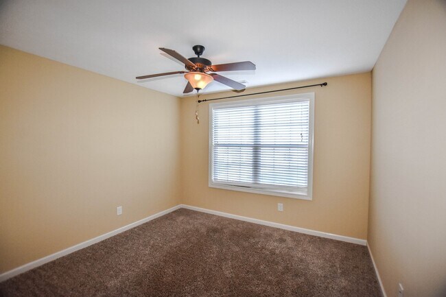 Building Photo - Pet Friendly Four Bedroom!