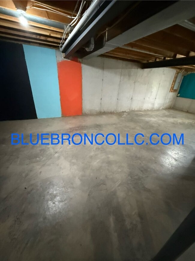 Building Photo - Georgous duplex in Raymore with a lot to offer!