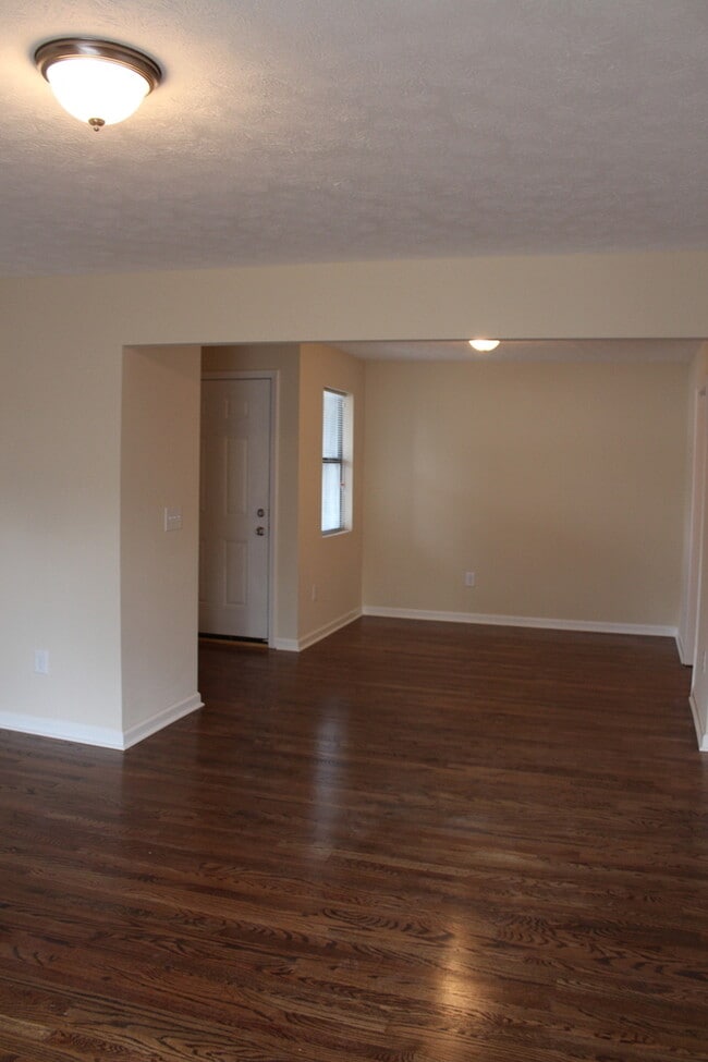 Building Photo - 2 Bedroom/2 Bathroom Condo!