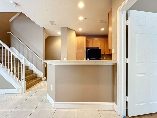 Building Photo - LUXURY 3 Bedroom / 2 Bath Townhome in a ga...