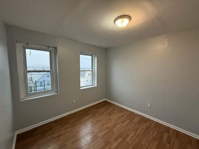 Building Photo - 423 Scott St