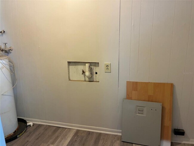 Building Photo - 470 SW Dove St