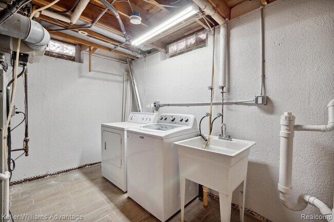 Building Photo - 19263 Sunset St