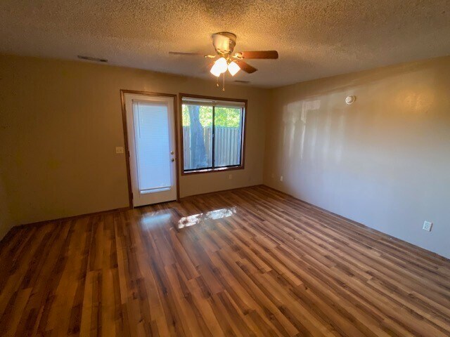 Building Photo - 776 N Storer Ave