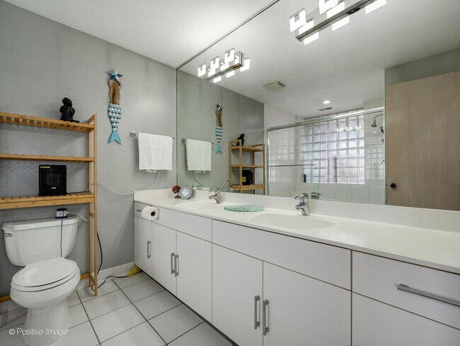 Building Photo - 2828 N Talman Ave