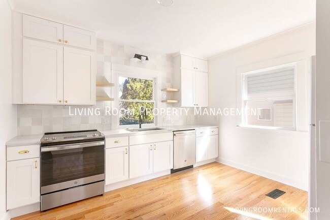 Building Photo - 6303 SE Windsor Ct