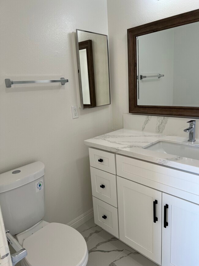 Building Photo - 419 S Verdugo Rd