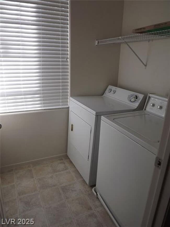 Building Photo - WONDERFUL 3 BEDROOM HOME AT END OF CUL-DE-...