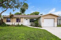 Building Photo - 11460 NW 40th Pl