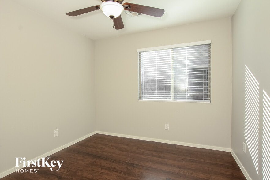 Building Photo - 15137 W Bola Dr