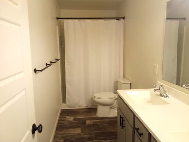 Building Photo - Spacious 4-Bedroom Home with 3 Full Baths in Swartz Creek