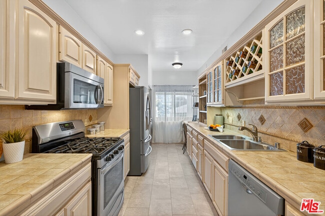 Building Photo - 1920 Pandora Ave