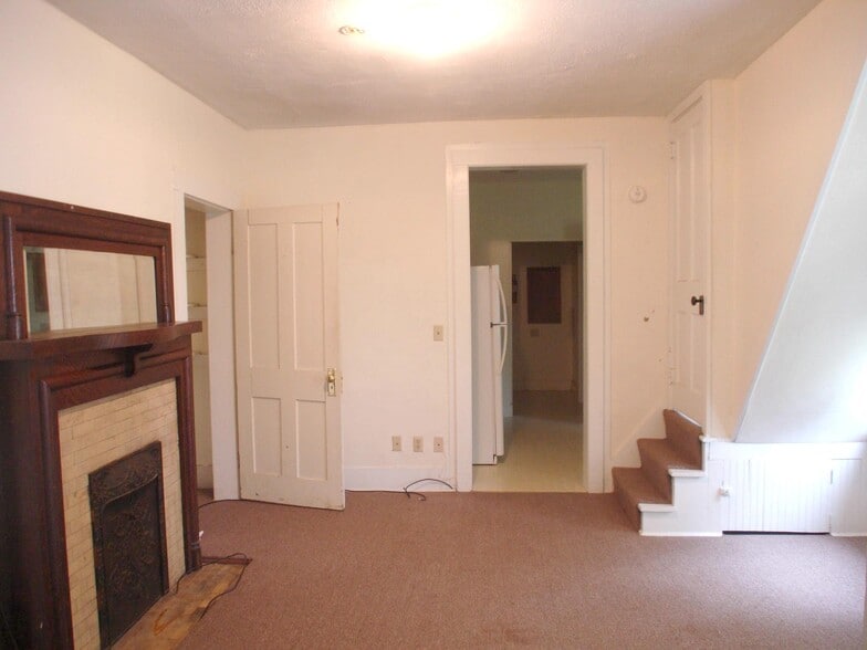 Building Photo - 17360 Riverside Dr