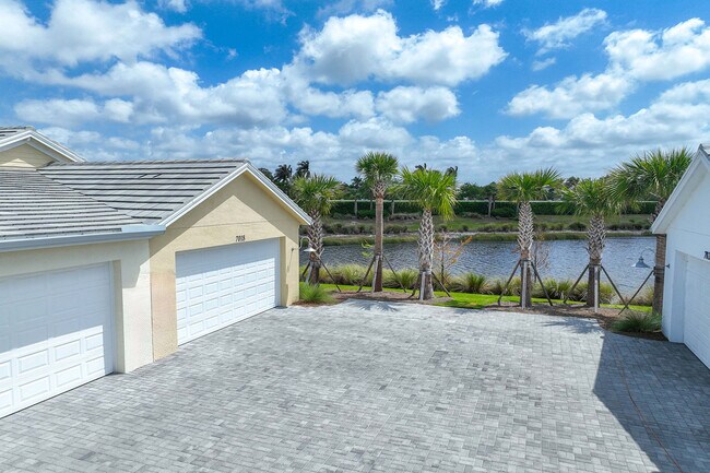 Building Photo - 7018 Saona CT