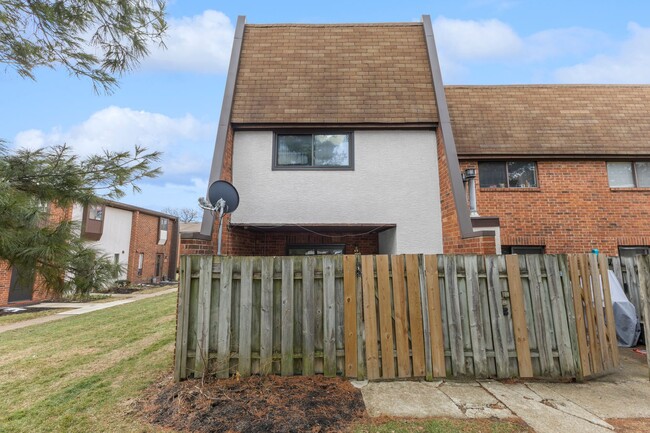 Building Photo - Spacious 3-Bedroom with Private Patio in Westerville