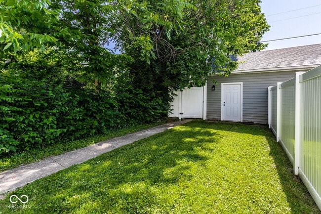 Building Photo - 3047 Ruckle St