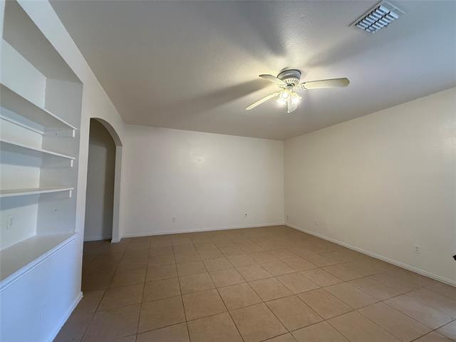 Building Photo - 216 Creek Cove Dr