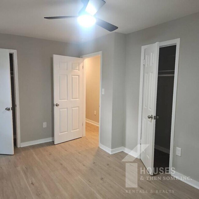 Building Photo - 511 Hampton Ave