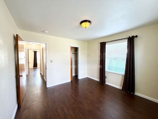 Building Photo - 1421 W 21st St