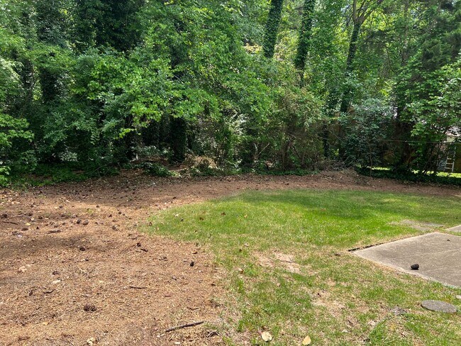 Building Photo - 717 Grove Ave