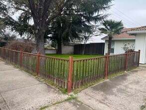 Building Photo - 2825 Woodland Ave