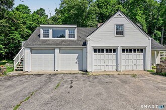 Building Photo - 723 Riverbank Rd