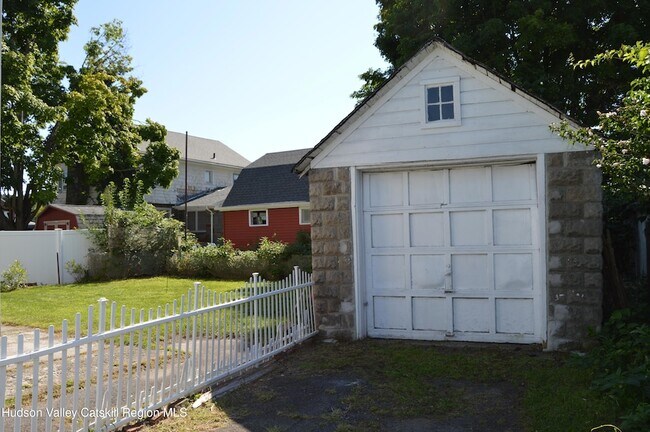 Building Photo - 76 Grand St
