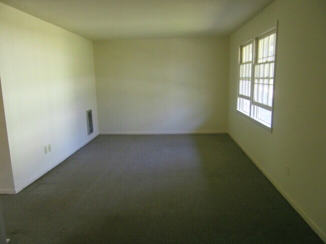 Building Photo - 435 N Church St