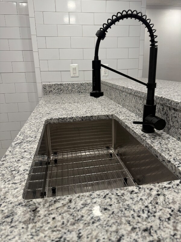 Building Photo - 1504 Lincoln Way