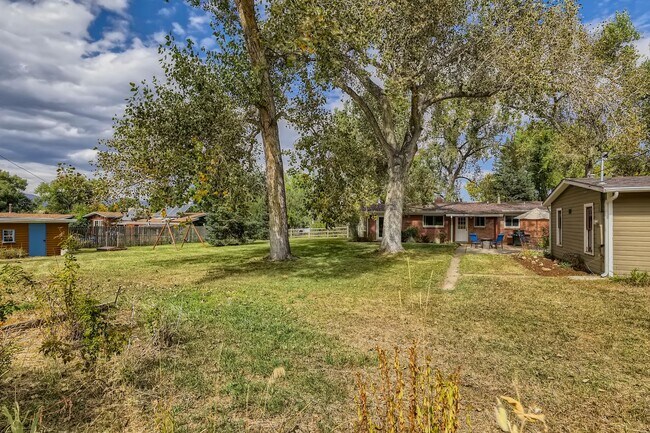 Building Photo - Authentic Boulder 3 BDR Mid-Century With Large Lot